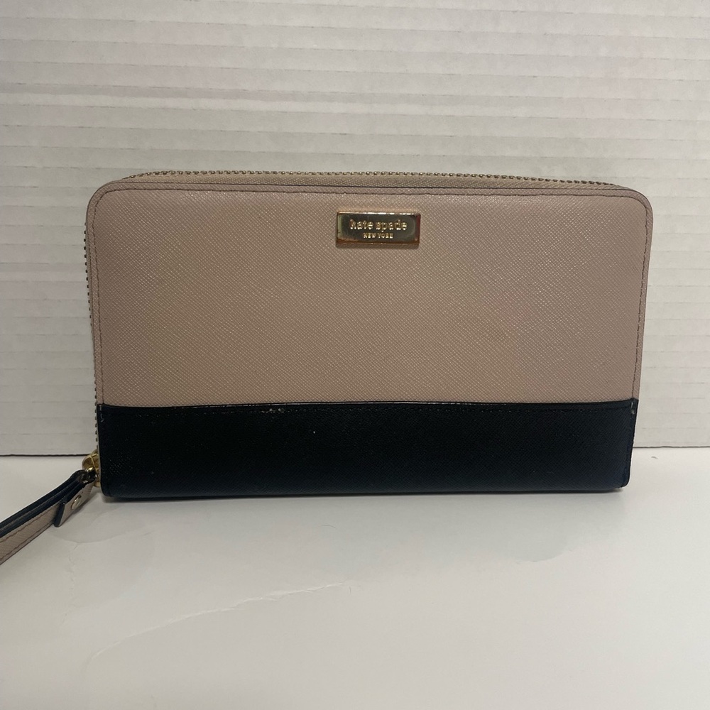 Kate Spade Blush and Black Zip Wallet